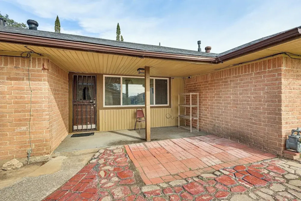 Quiet Houston Home w/ Porch - Near Park & Trails!