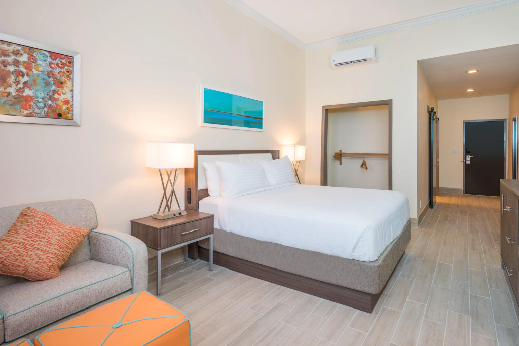 Holiday Inn Express & Suites Nassau by IHG