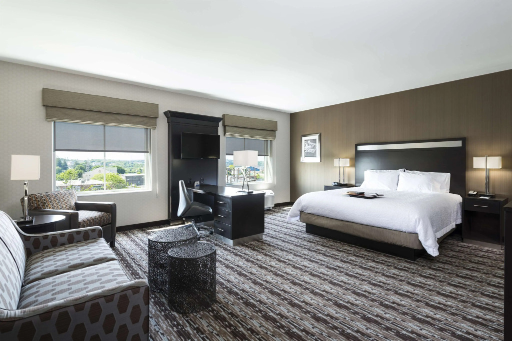 Hampton Inn & Suites Portsmouth Downtown