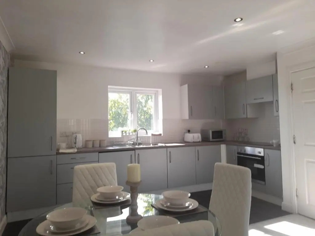 Shirley Fantastic Penthouse En-Suite Families and Contractors Occasional Bed Available