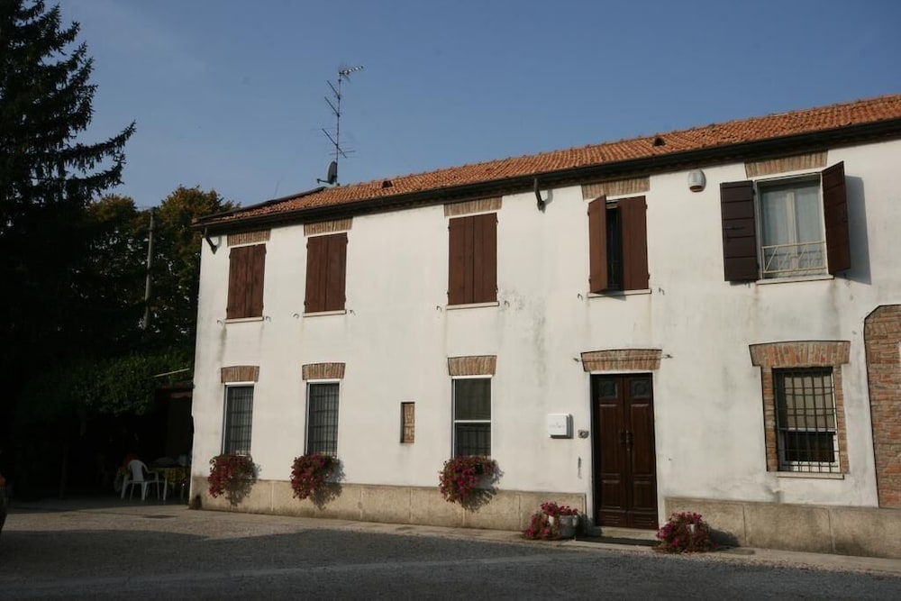 Corte Posta B&B - parcheggio e bagno in camera - sconti per Espositori Mangiari -ideale per Coppie, Soggiorni di lavoro, Viaggiatori interessati a arte e cultura