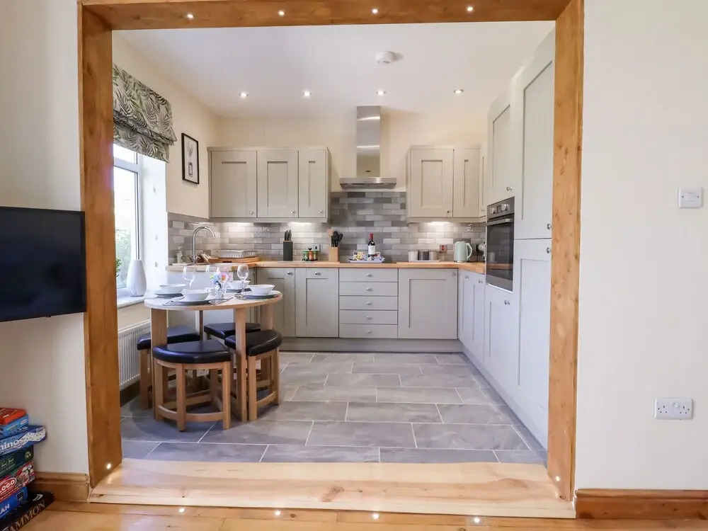 3 Rhyd Drive