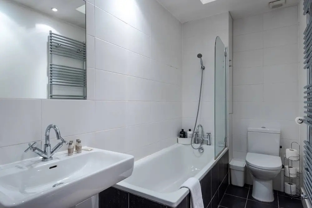 Comfy And Bright 2Br Home In West Kensington Fits 4