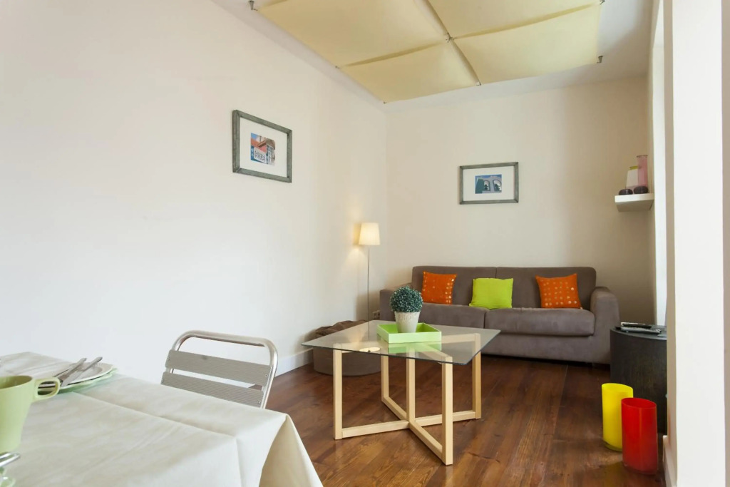 ALTIDO Spacious and bright 1-bed flat with city views in Lapa