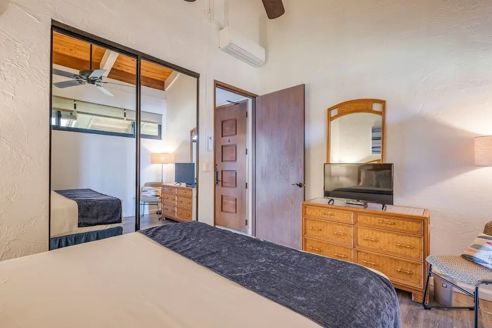 Papakea #f407 2 Bedroom Condo by RedAwning
