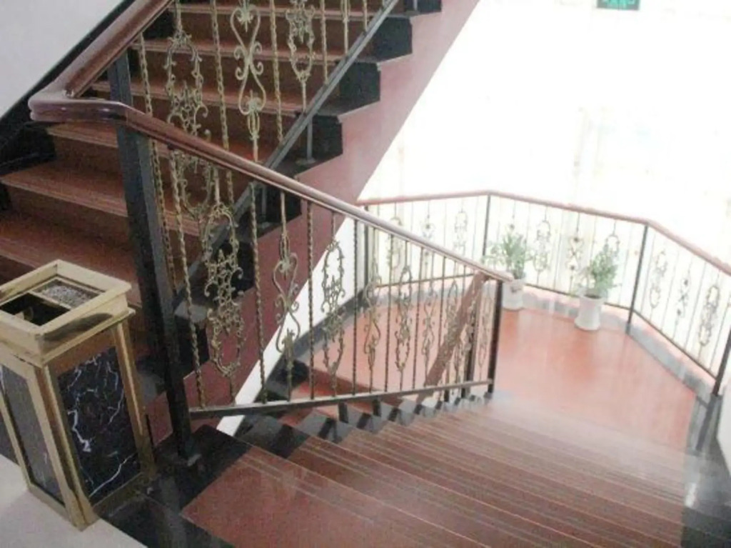 Yuzhou Business Hotel