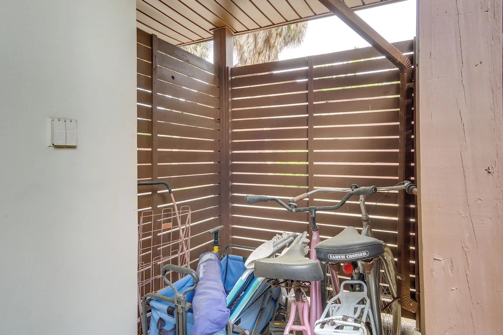 1 Block to Beach: Biloxi Hidden Gem w/ Gulf View