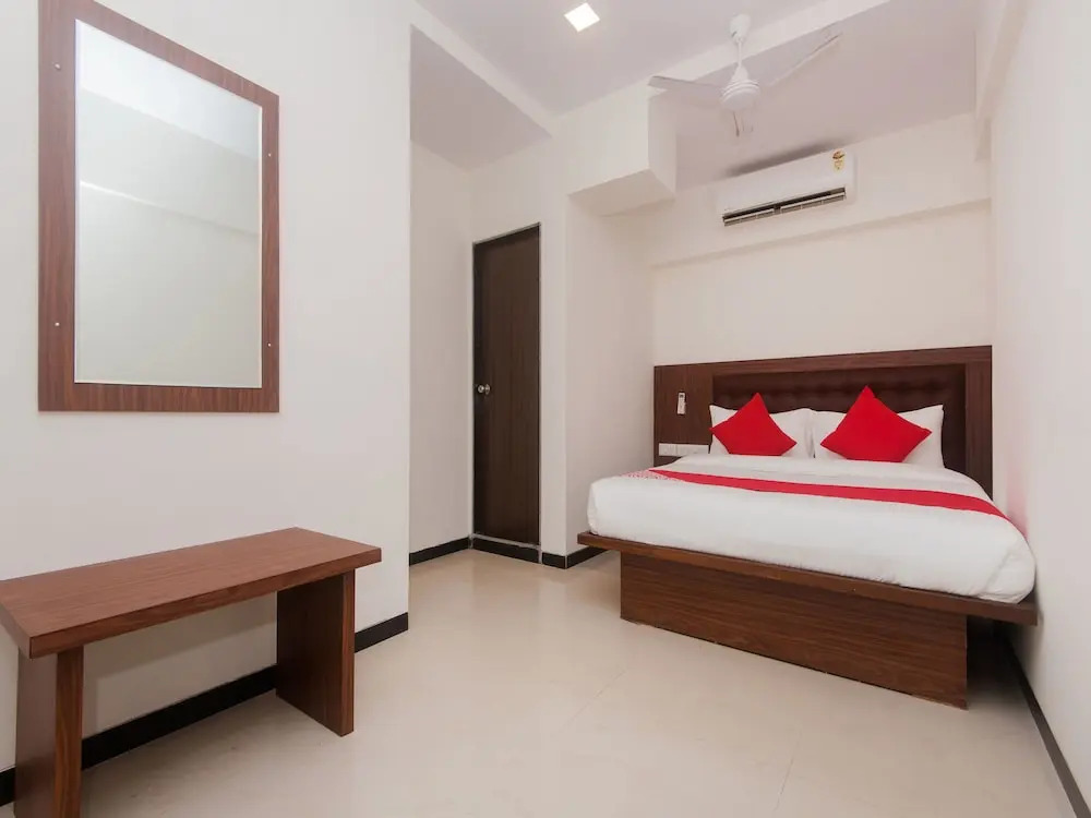 Oyo 15717 Rk Residency
