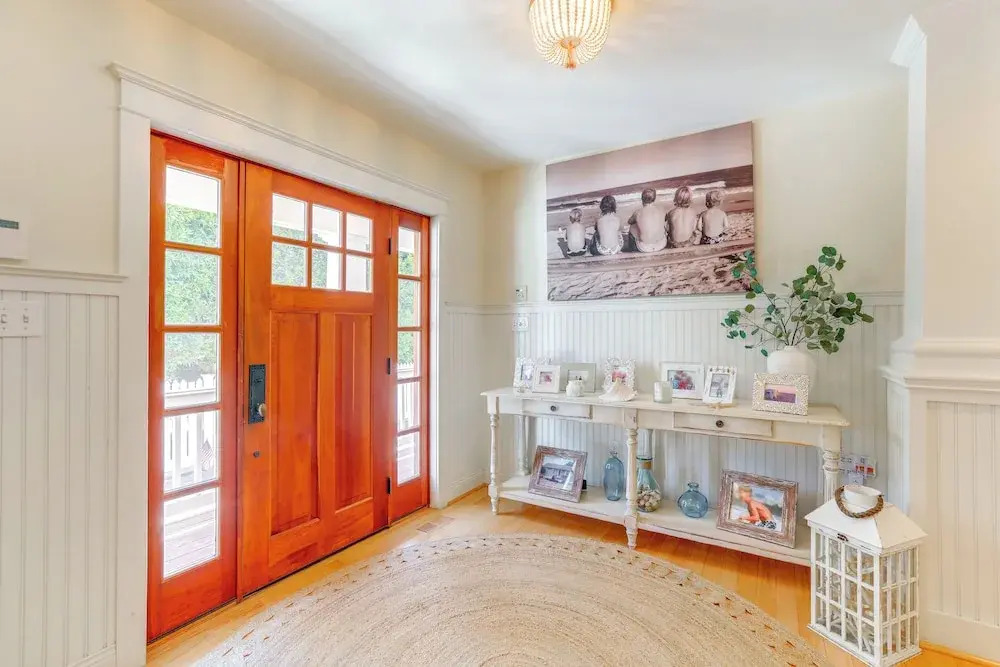 Spacious Avalon Beach House - 2 Blocks to Water!