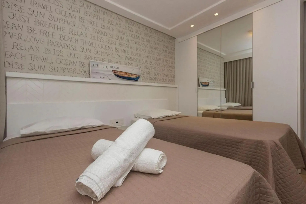 Varandas do Atlântico 02-A - Condomínio de luxo frente mar - Piscina climatizada - Academia - Portaria 24h