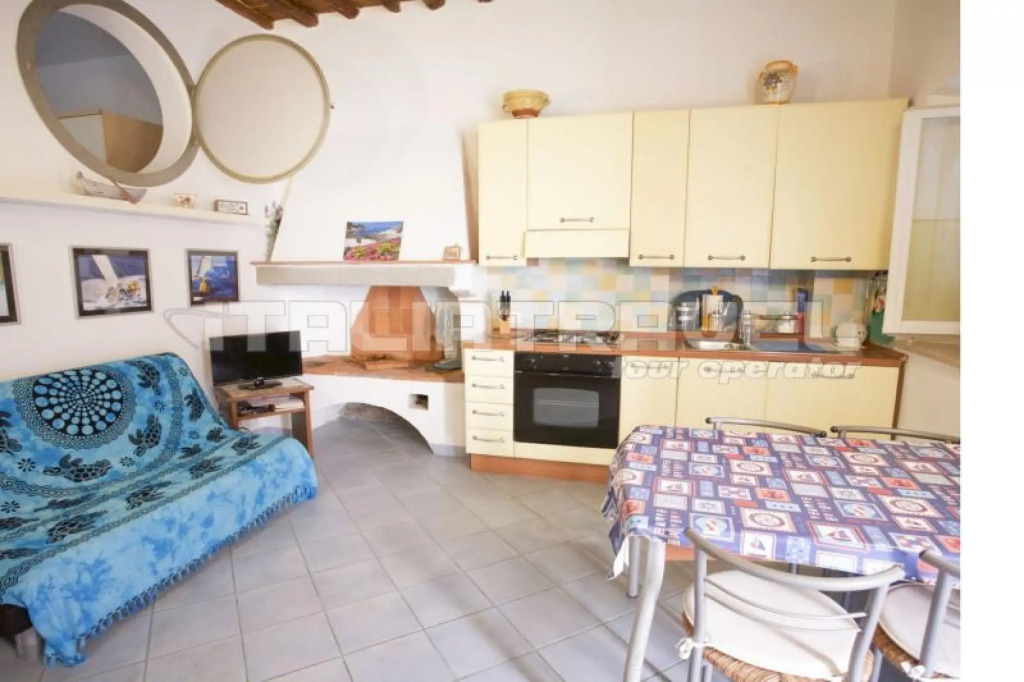 Two-room apartment Piazza al Fico 2/4 Beds in the historic center of Portoferraio-PIAZZA AL FICO