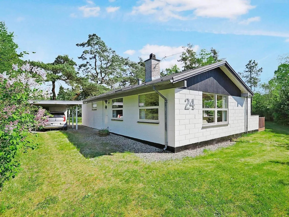 Serene Holiday Home in Hals near Sea