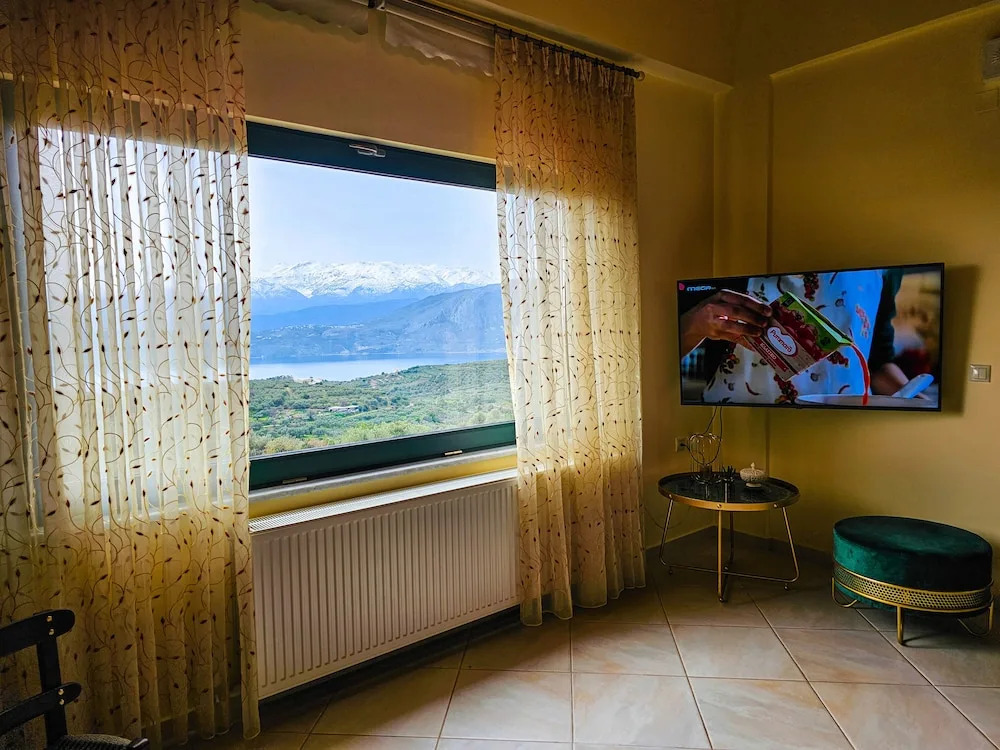 Villa Aitheras - Mountain View & Garden