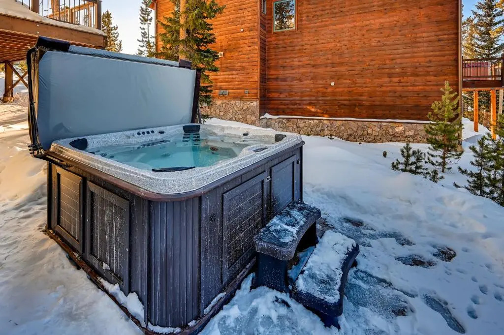 Four-Bedroom Pineview Haus