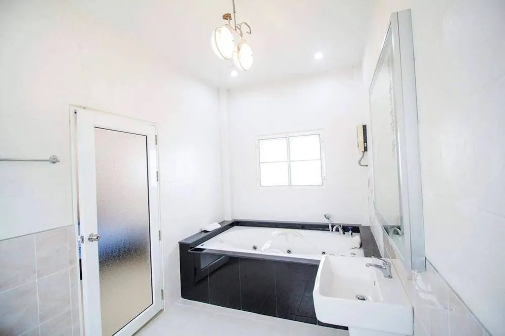 Baan Khaonoi Pool Villa