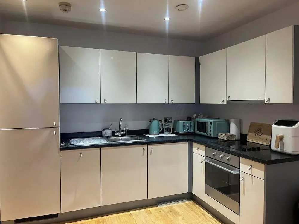 Apartmentsleeps5-city-tv-wifi-seaview