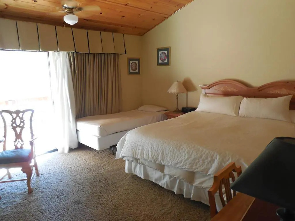 Whispering Pines Lodge