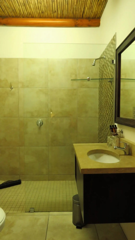 Oakhurst Hotel