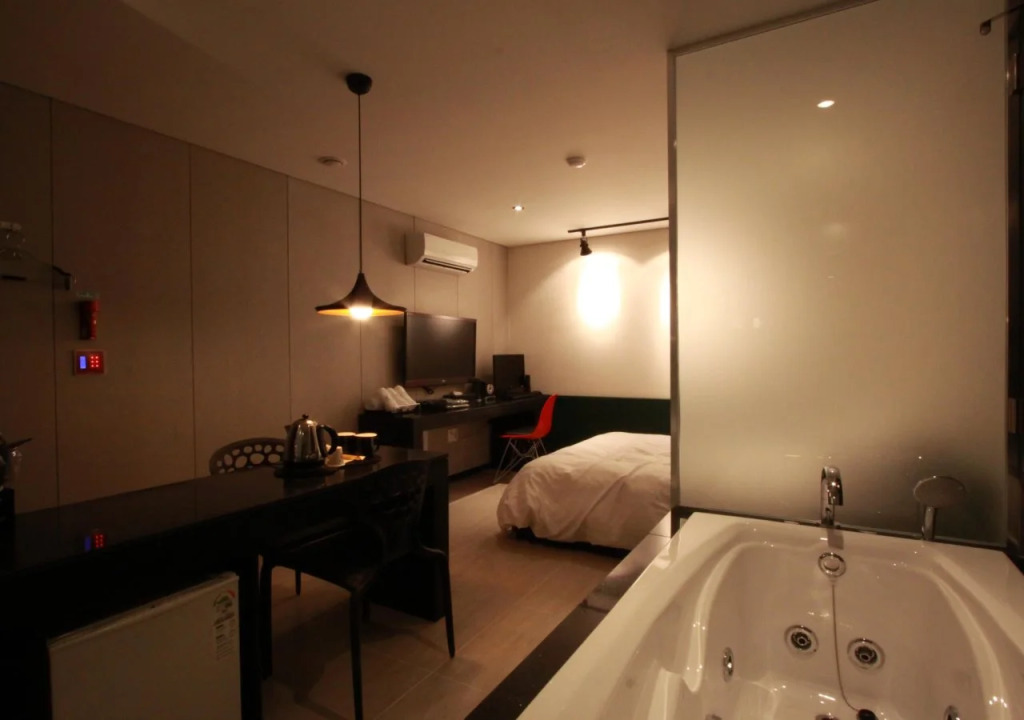 Shinchon Y Hotel