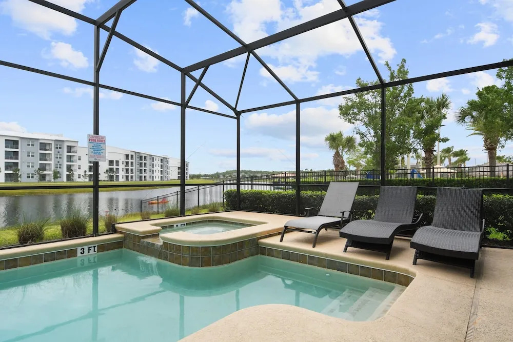 Lakeview 6BR Cozy Home Pool/spa,steps to Waterpark