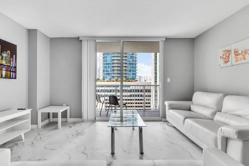 Luxury Apartments W Pool & Ocean views
