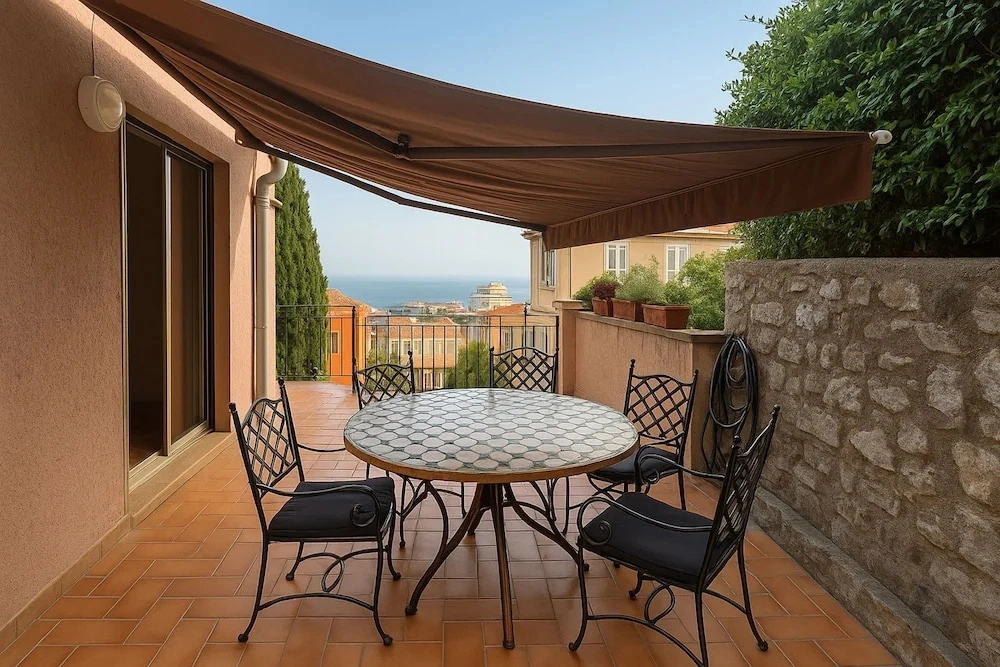 Renovated house in the center of Beausoleil