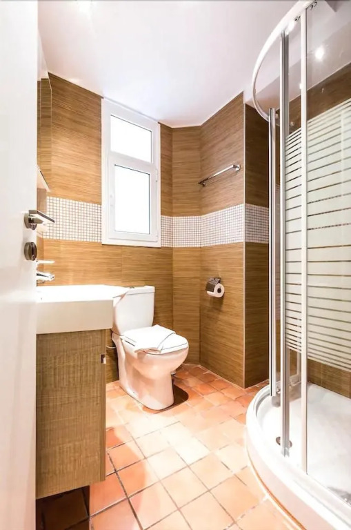 Downtown urban apartment for 4 people in Plaka