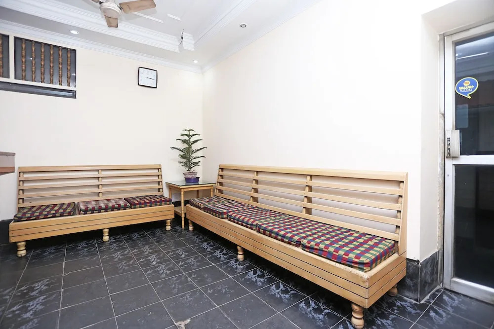 OYO 9001 Hotel East West