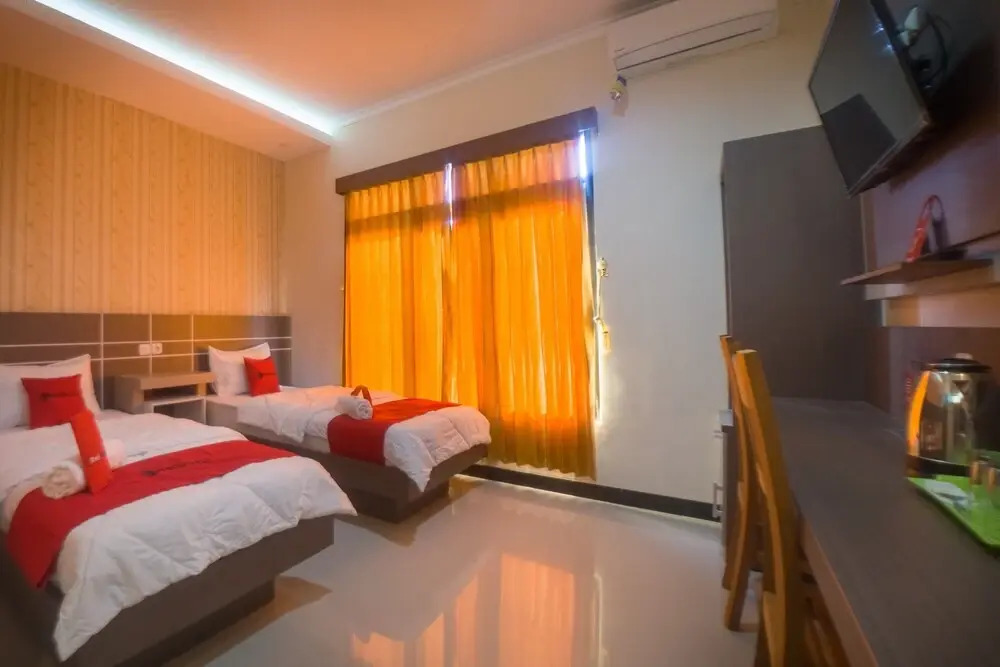RedDoorz Near Uniba Banyuwangi