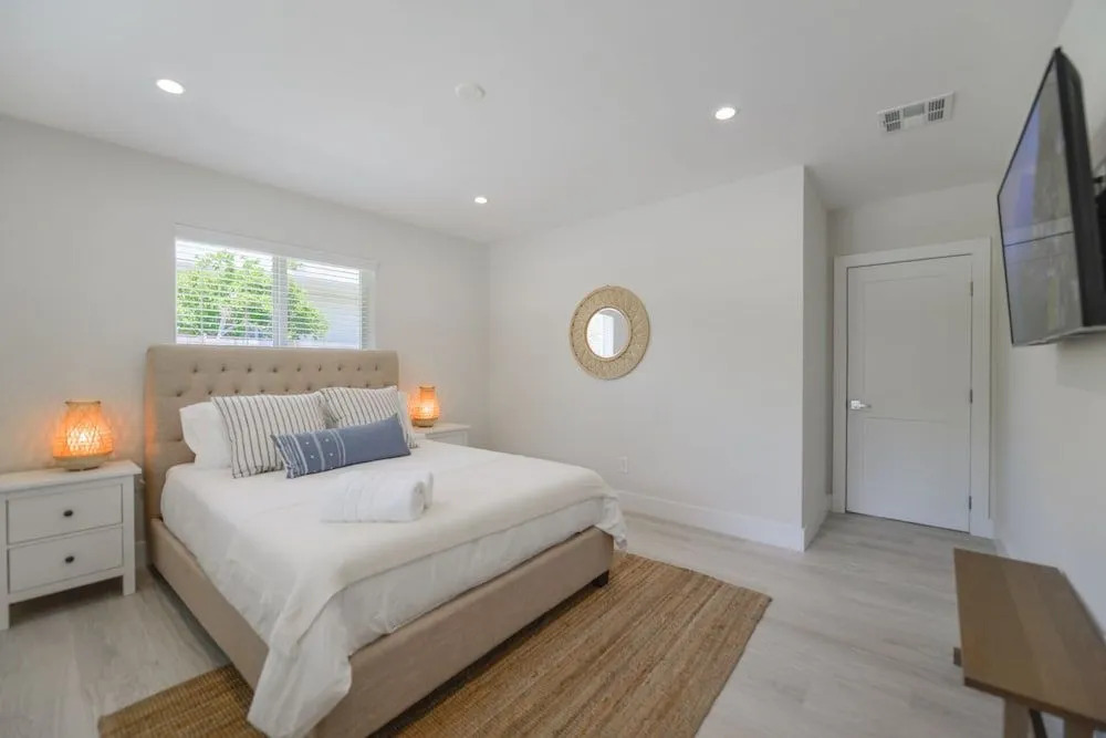 Amazing renovated home close to the Bay
