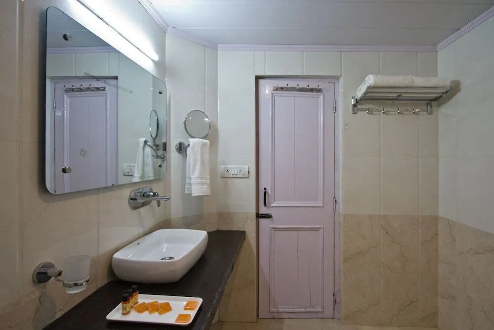 OYO 38112 Aastha Regency By Comlux