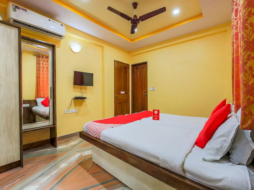 OYO 14779 Meera Motels & Residency