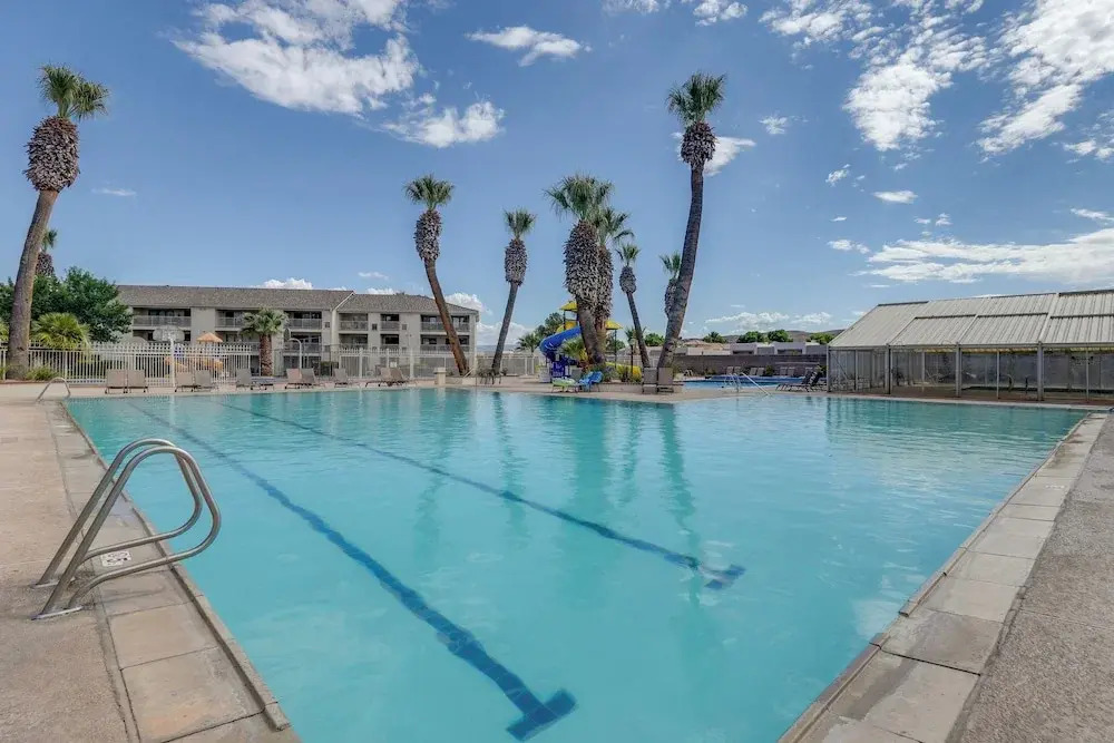 Pool Access & Patio! Resort-style St George Condo