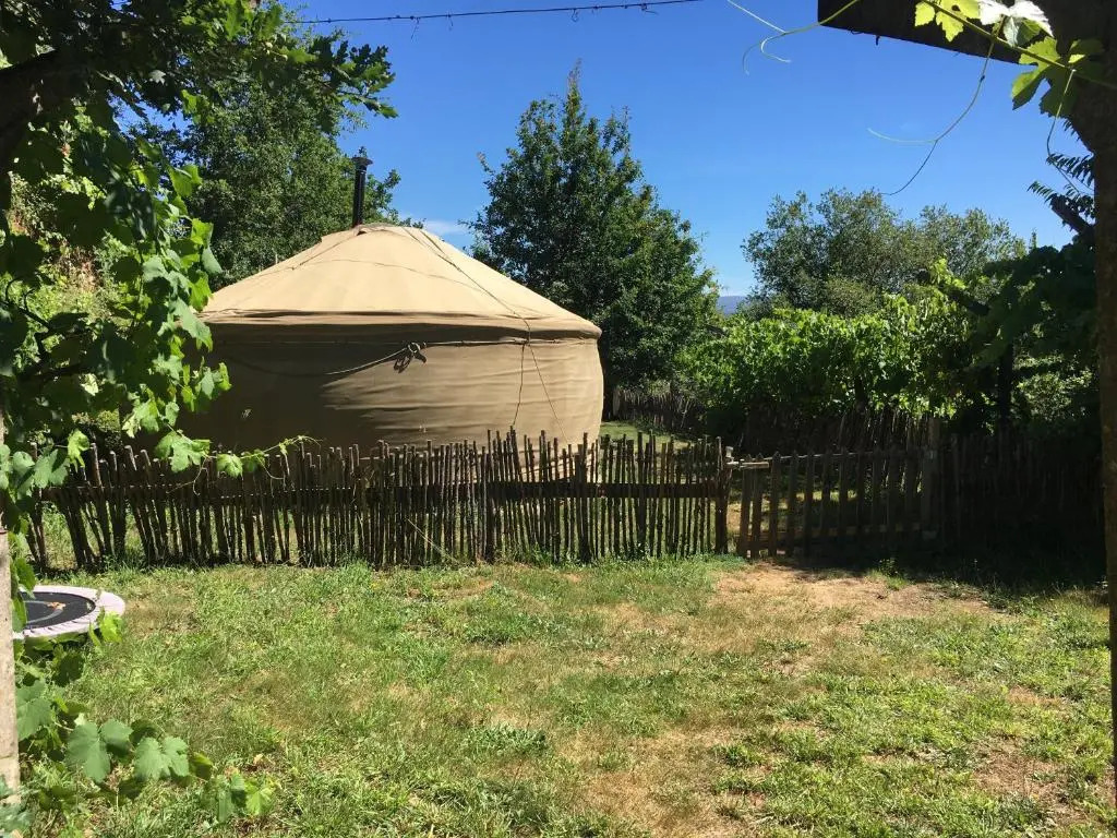 Star Gazing Luxury Yurt above beautiful RIVER, off grid