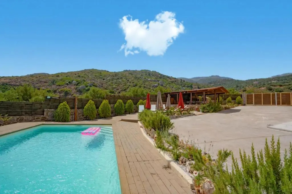 Fuego Sagrado Retreat-Your Poolside Getaway