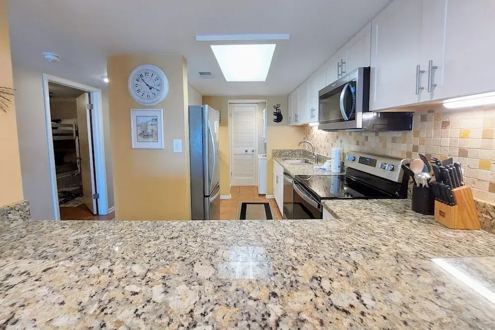 Castaways 2c 2 Bedroom Condo by RedAwning
