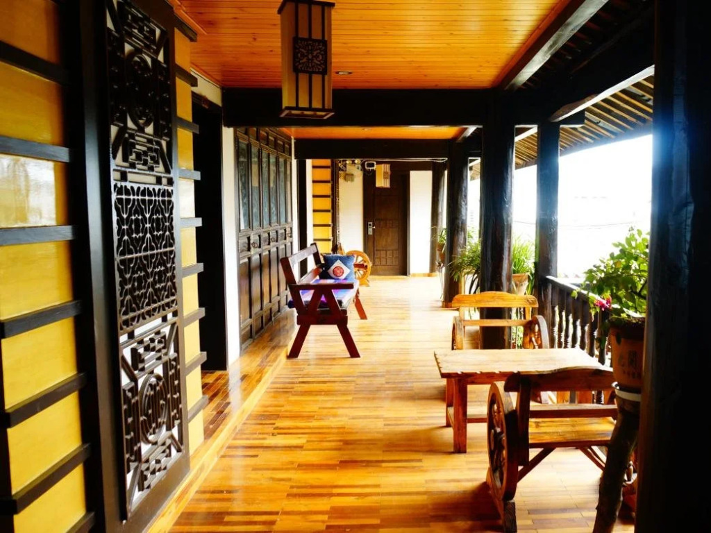 Lijiang Wangjia Courtyard Inn