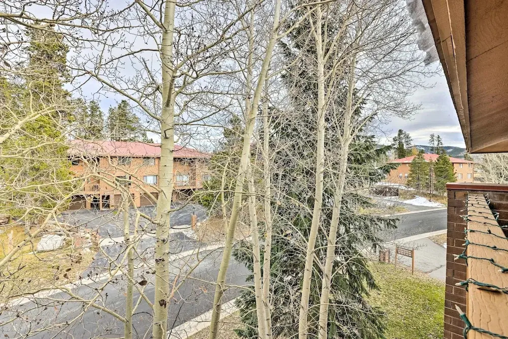 Walk to Lake Dillon: Condo w/ Views in Frisco