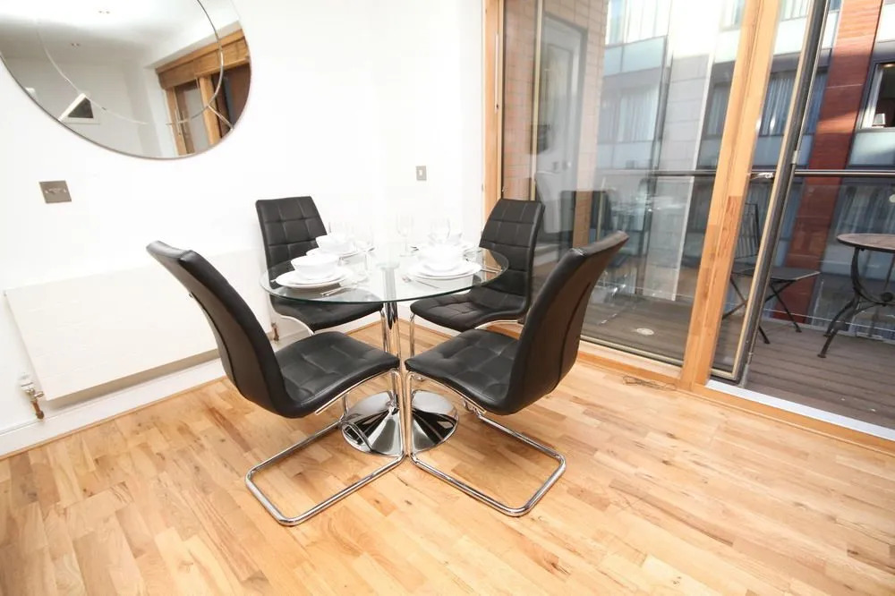 Georges Street Apartment Sleeps 8