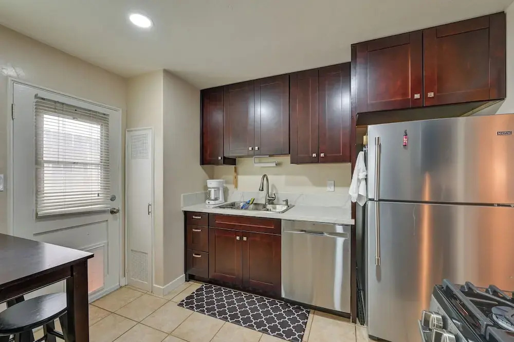 Pacific Beach Apartment: Walk to Beach & Pier!