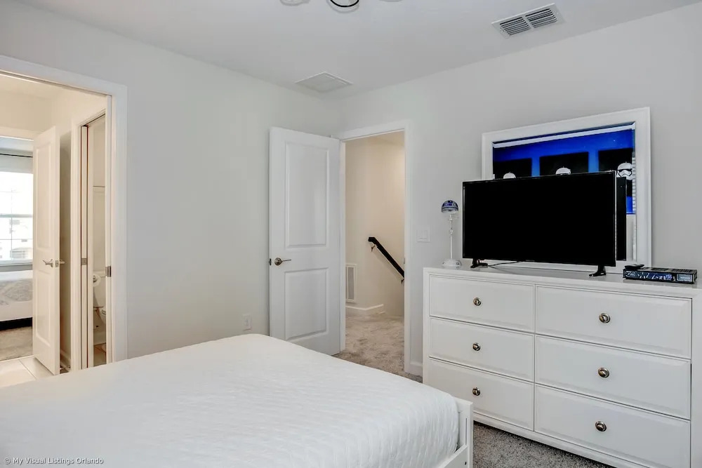 Contemporary Home w/ Private Pool& Spa!