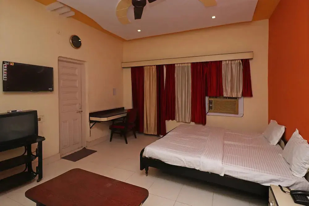 OYO 37028 Hotel Sheela