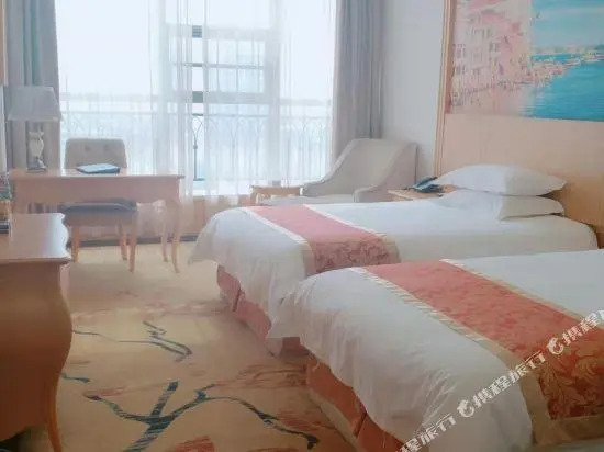 Luoshan Junfu Hotel