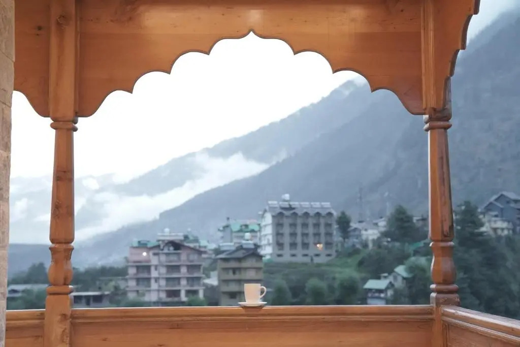 Tiaraa Hotels & Resorts - A Luxury Resort Manali