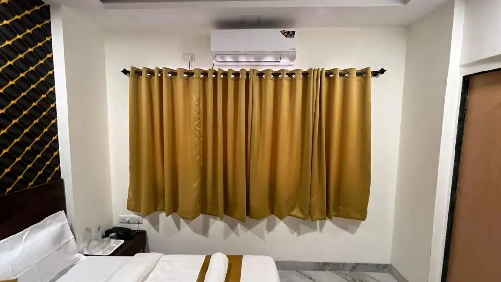 Hotel Plaza Rooms - Prabhadevi Dadar