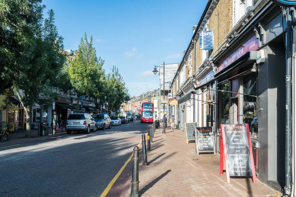 Stunning Wandsworth Home close to the River Thames