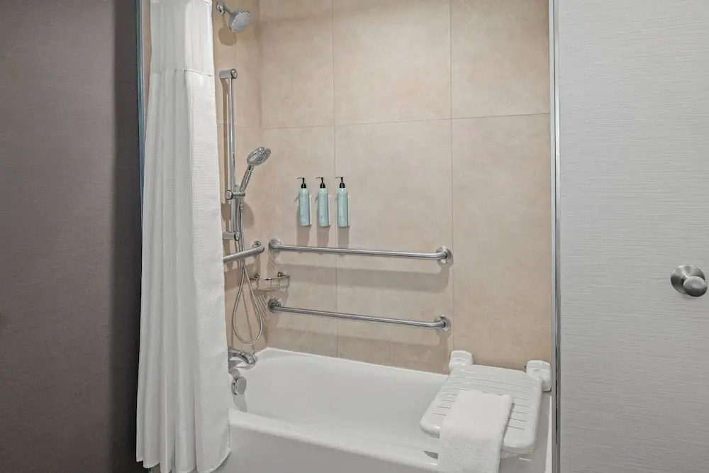 Courtyard By Marriott Woodland