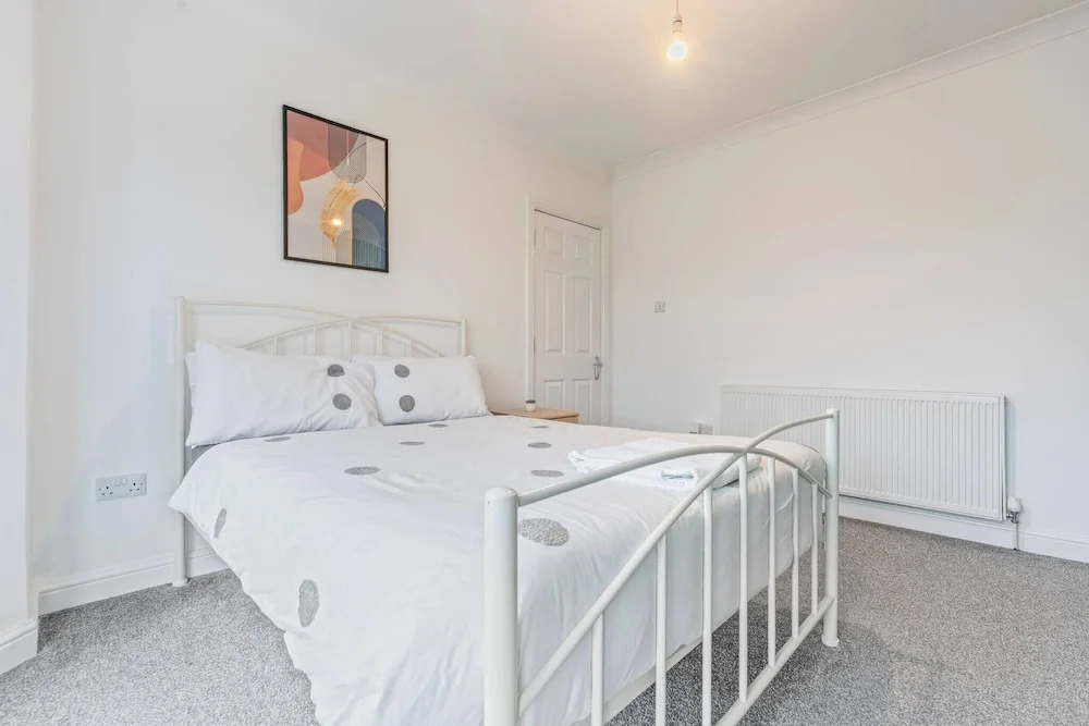 Beautiful 5 Bedroom Home in Coventry 14min to NEC