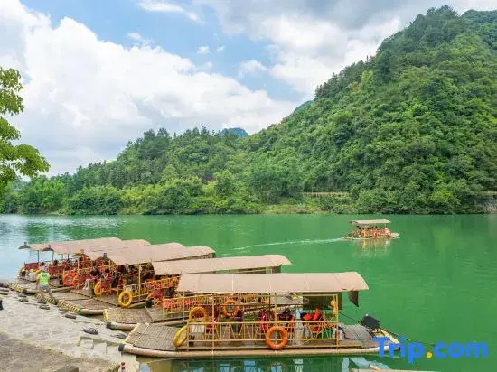 Libo Daqikong Bamboo Garden Boutique Hotel (East Gate Ticket Hall Store of Xiaoqikong Scenic Area)
