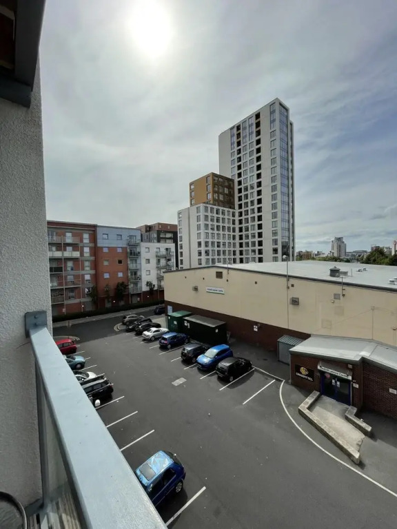 Modern 2-Bed Apartment in the heart of Salford Quays